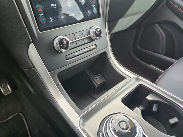 Used 2024 Ford Edge ST-Line w/ Class II Trailer Tow Package image 11