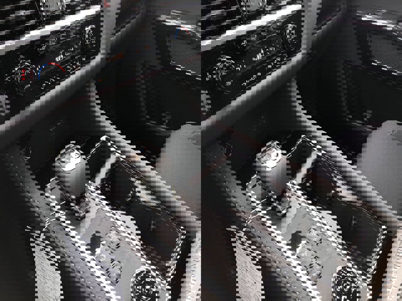 New 2025 Nissan Pathfinder SV image 28