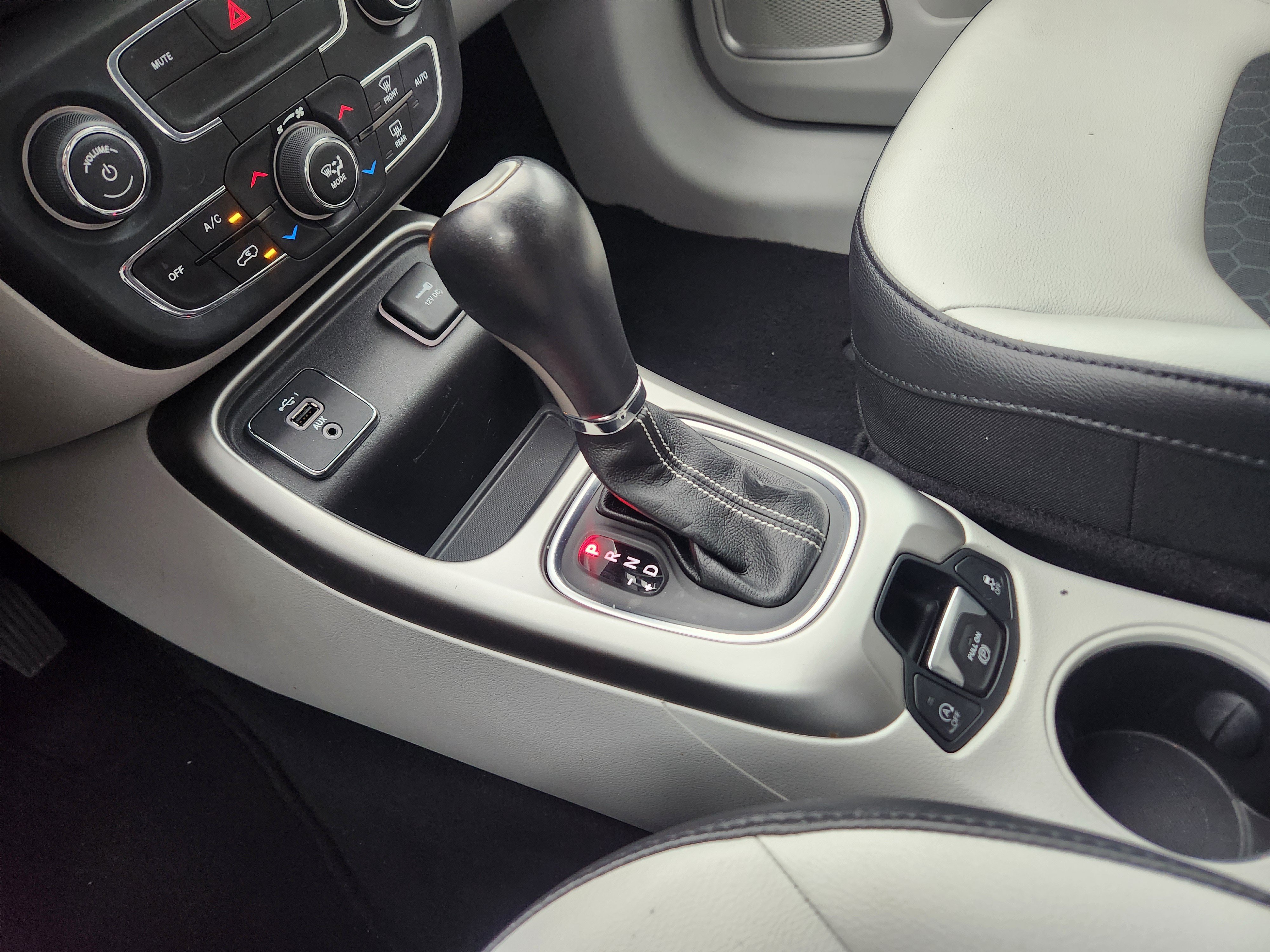 Used 2019 Jeep Compass Latitude FWD image 15