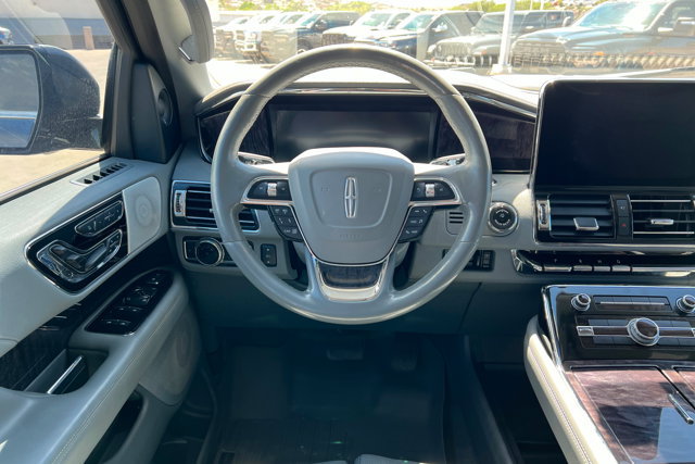 Used 2021 Lincoln Navigator Reserve w/ Luxury Package AWD/4WD image 12