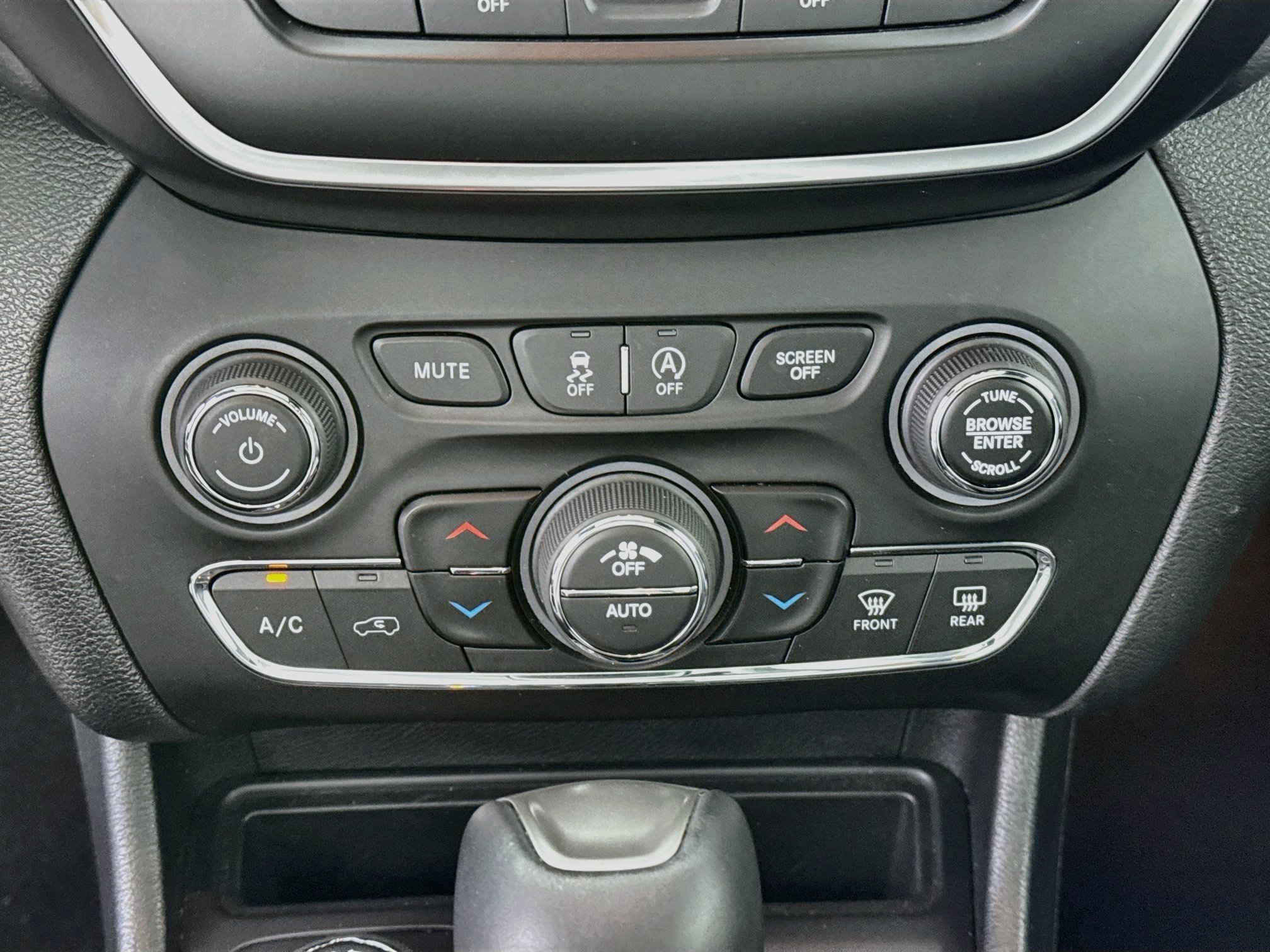 Used 2021 Jeep Cherokee Latitude Lux 80th Anniv w/ Quick Order Package 26U 80TH AWD/4WD image 16