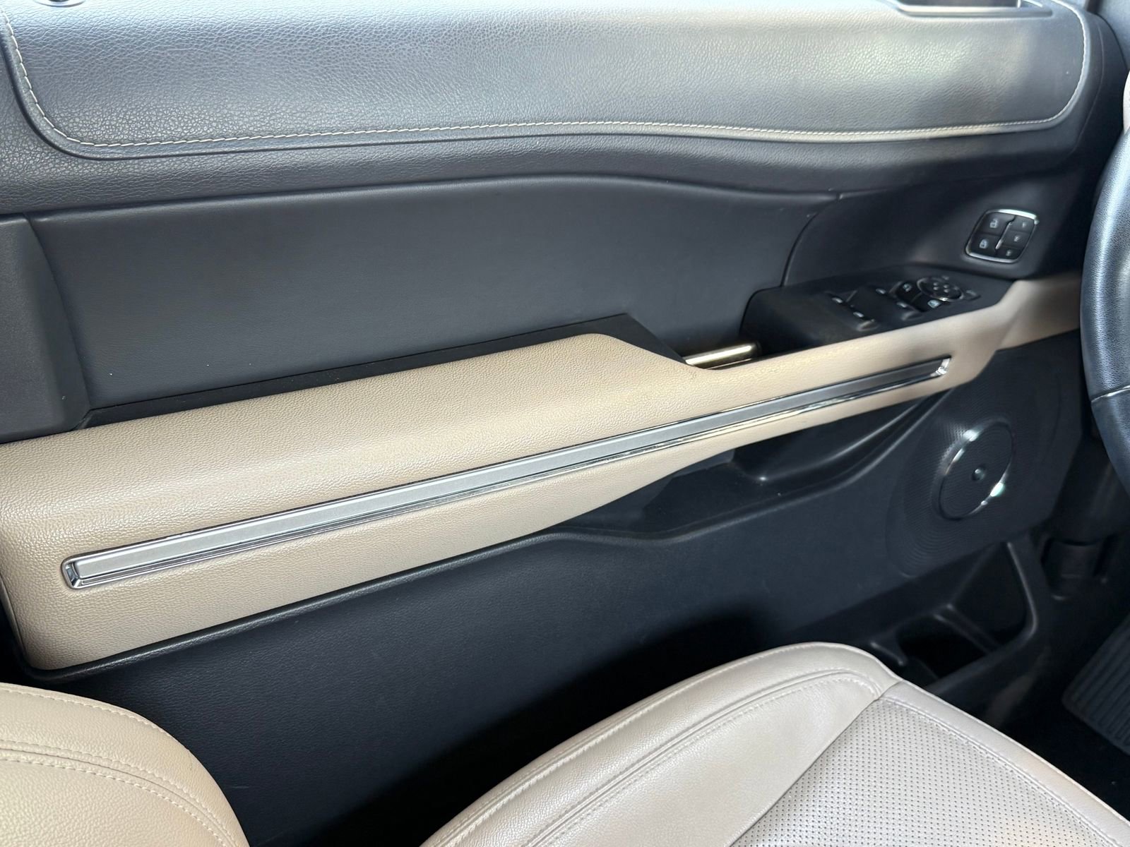 Certified 2024 Ford Expedition Limited image 32