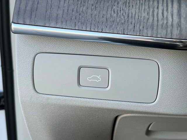 Used 2023 Volvo XC90 B6 Plus w/ Protection Package Premier image 23