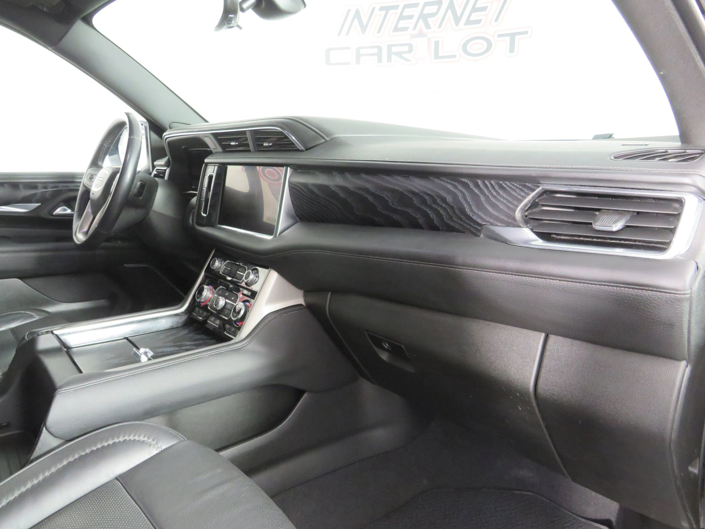 Used 2022 GMC Yukon XL Denali w/ Advanced Technology Package image 12