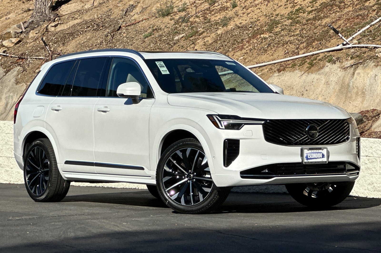 New 2026 Volvo XC90 T8 Plus image 2