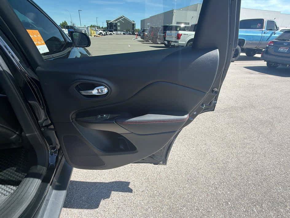 Used 2023 Jeep Cherokee Trailhawk w/ Trailer Tow Group AWD/4WD image 23