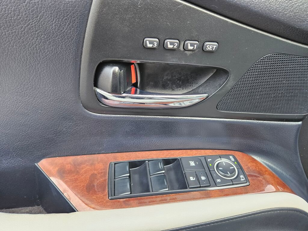 Used 2012 Lexus RX 450h AWD w/ Luxury Pkg image 16
