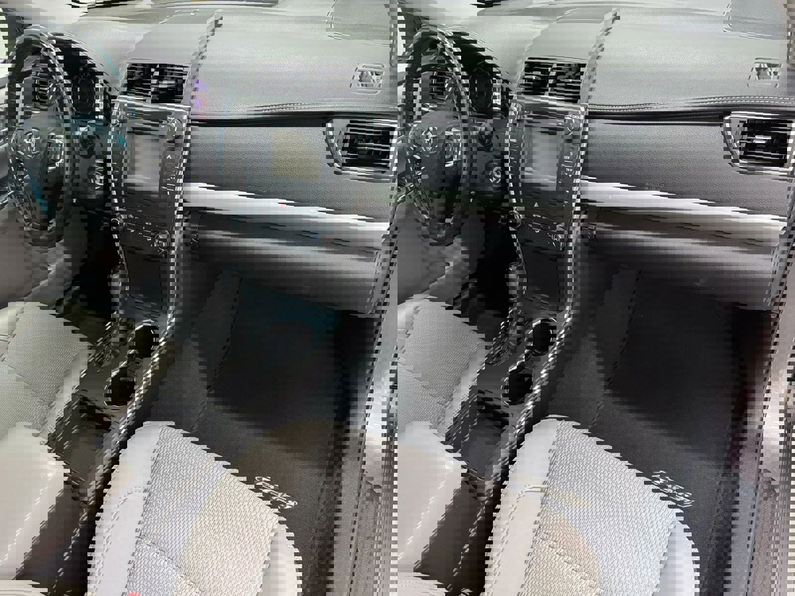 Used 2016 Toyota Camry SE image 15