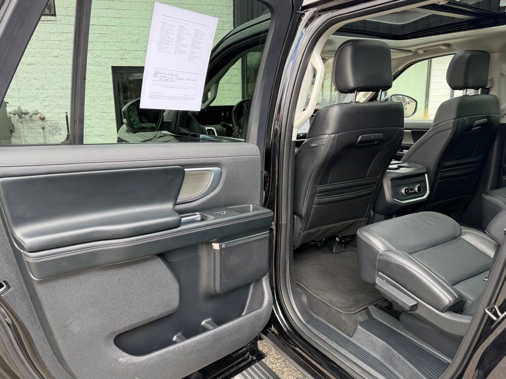 Used 2025 Ford Expedition Max Platinum AWD/4WD image 18