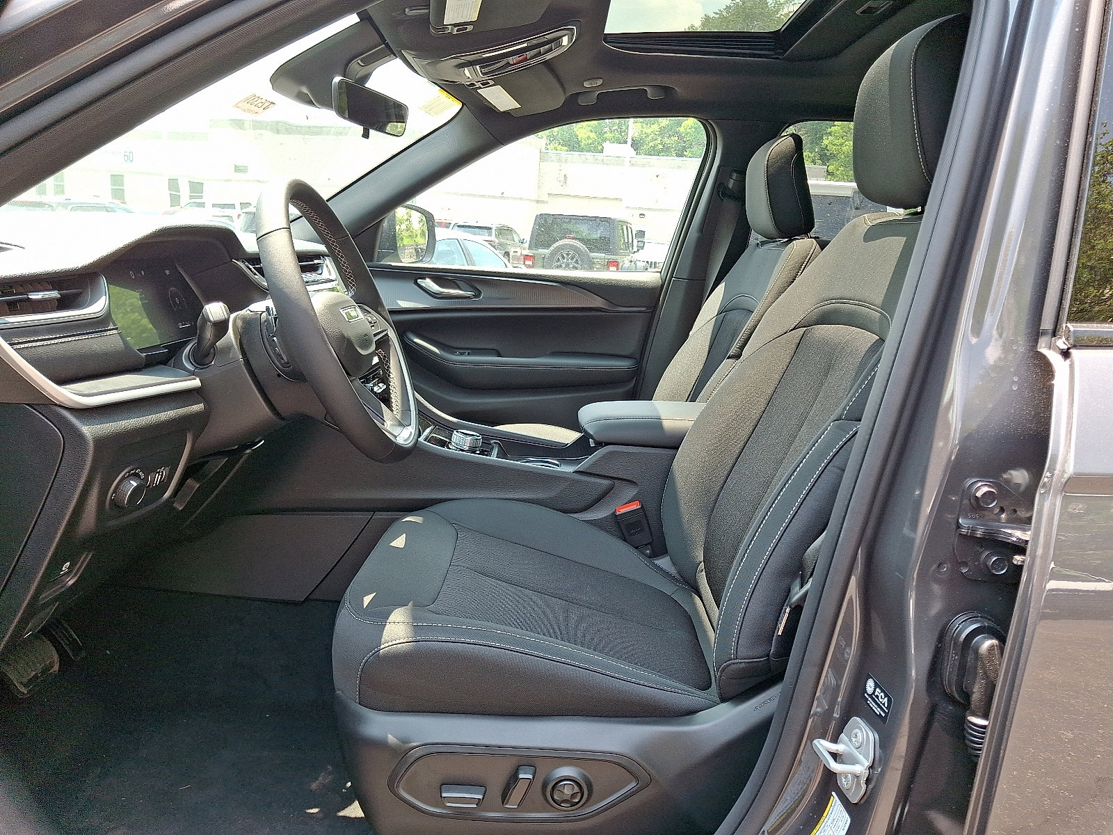 Certified 2025 Jeep Grand Cherokee Laredo X w/ Luxury Tech Group I image 13