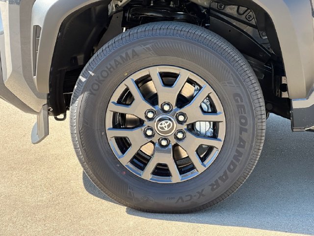 Certified 2025 Toyota 4Runner SR5 AWD/4WD image 9