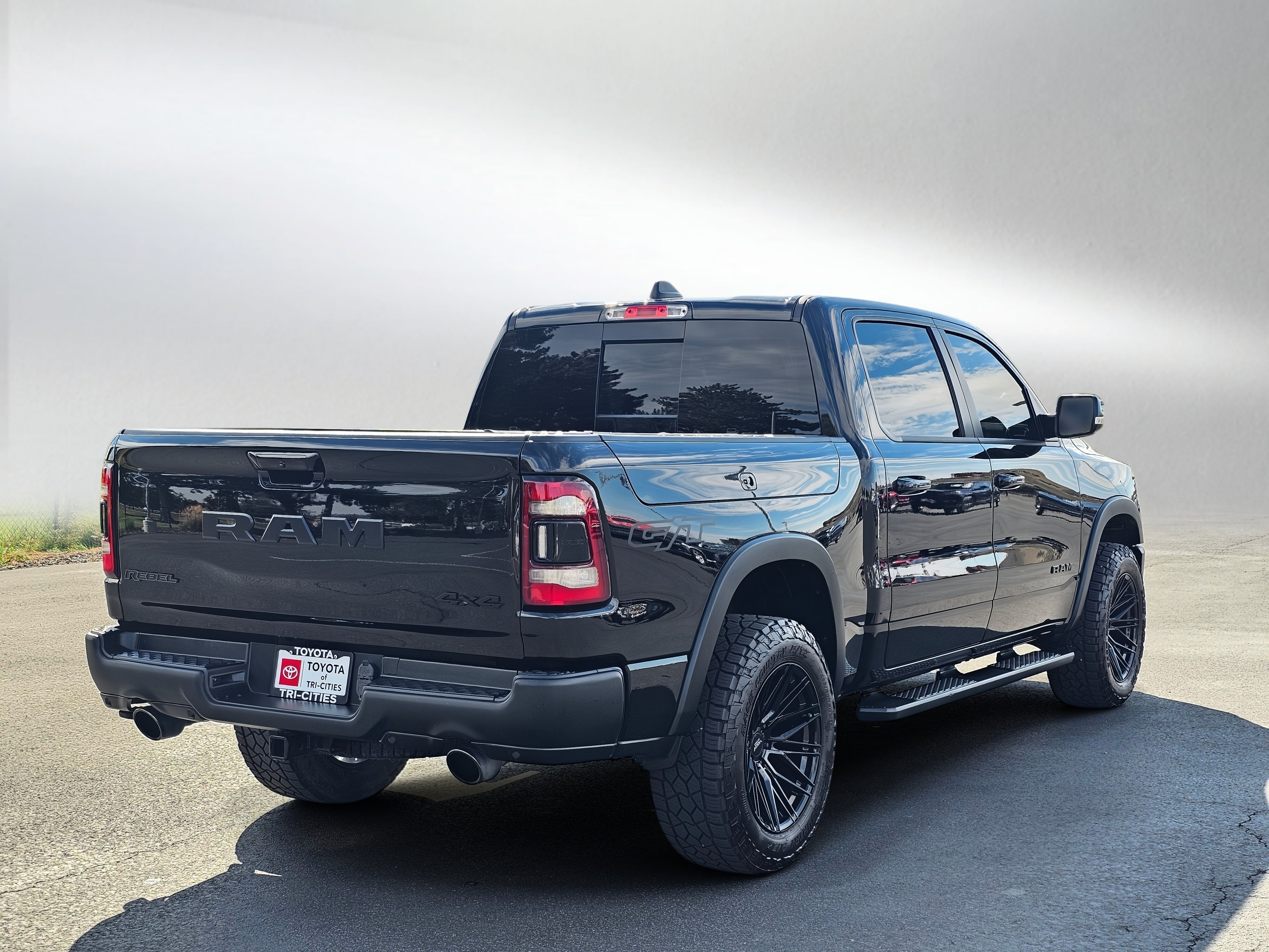 Used 2022 RAM 1500 Rebel w/ G/T Package AWD/4WD image 4