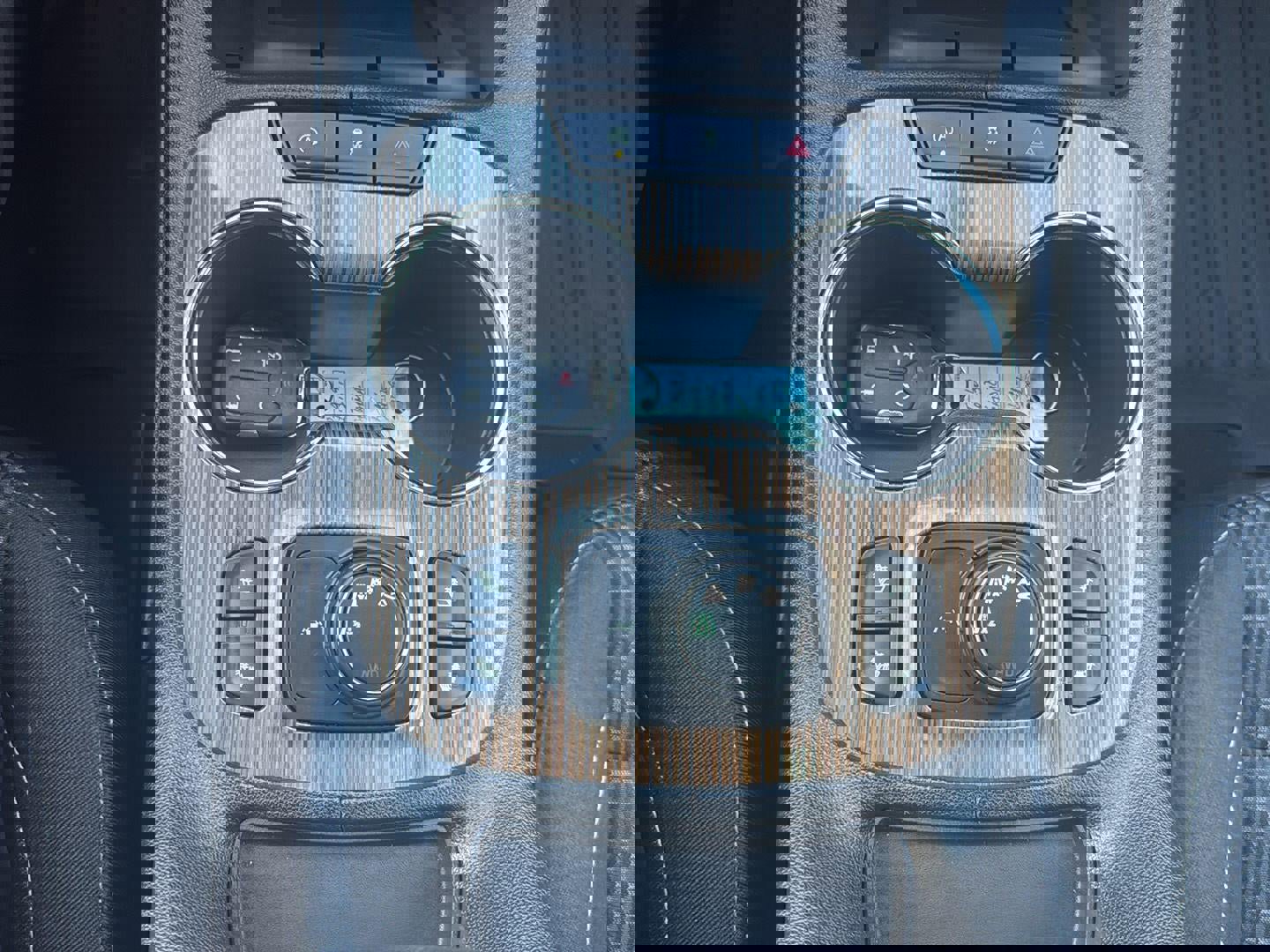 Used 2023 GMC Acadia SLE w/ Driver Convenience Package image 23