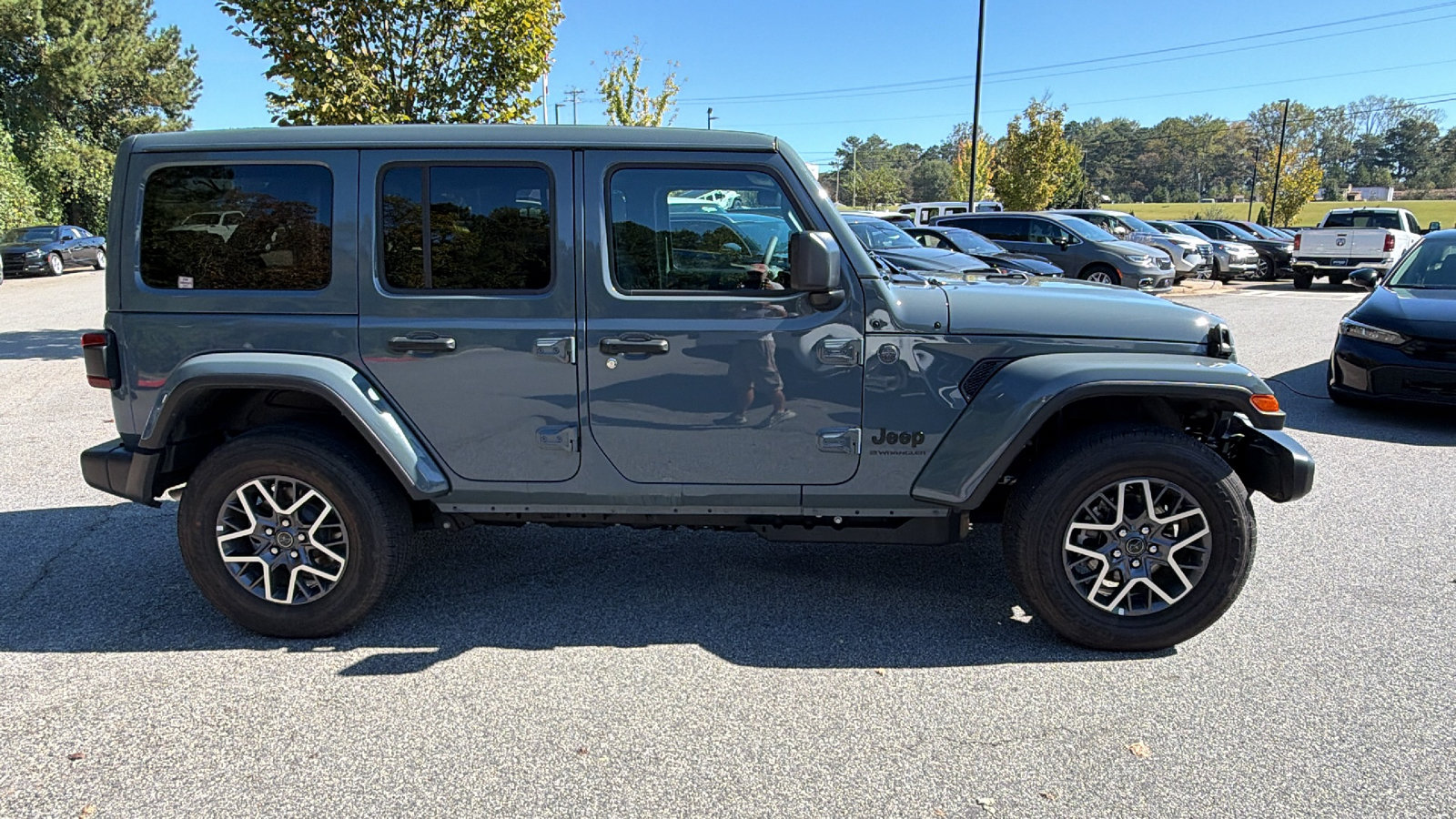 Used 2026 Jeep Wrangler Unlimited Sahara AWD/4WD image 7