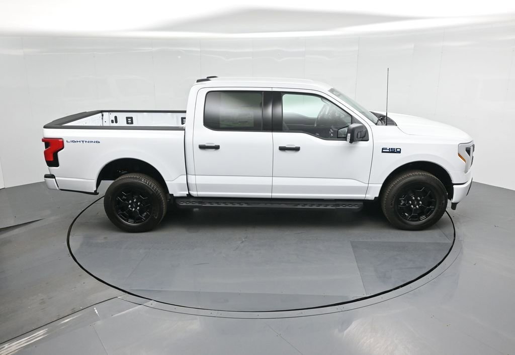 New 2025 Ford F150 Lightning XLT image 40