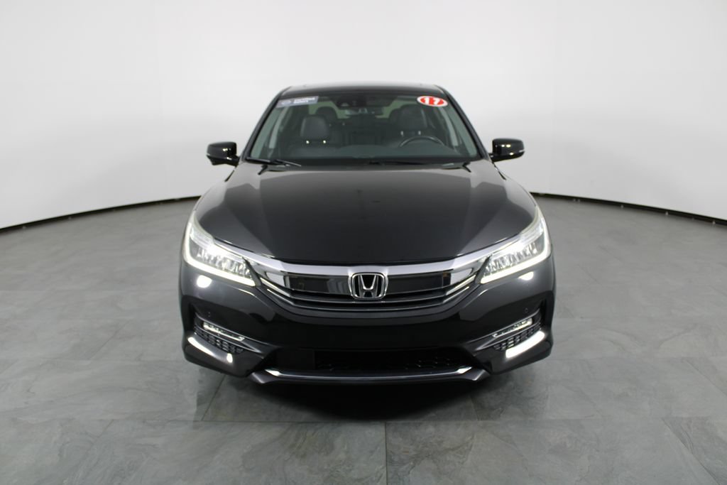 Used 2017 Honda Accord Touring image 12
