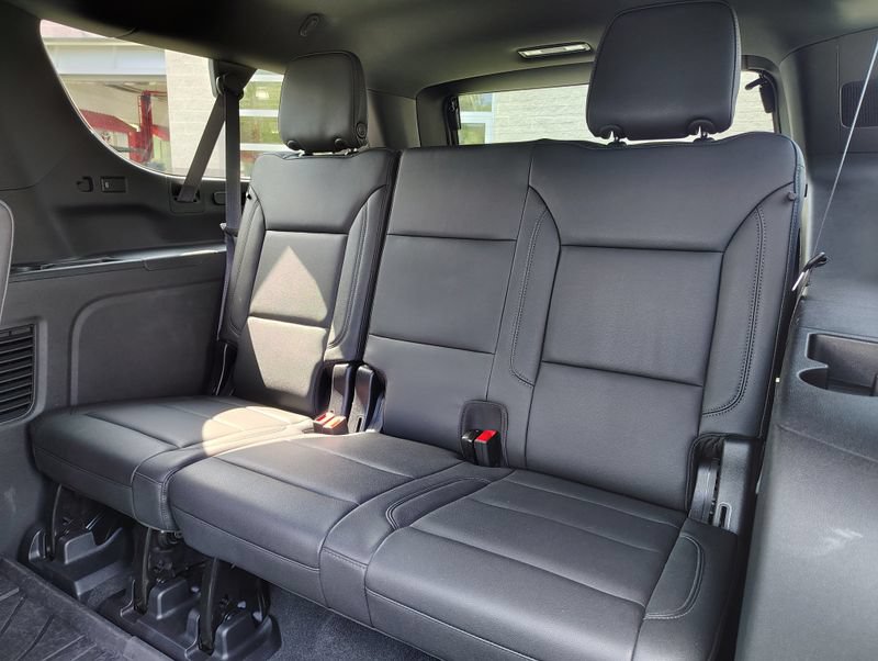 Used 2024 Chevrolet Suburban Z71 w/ Luxury Package AWD/4WD image 24