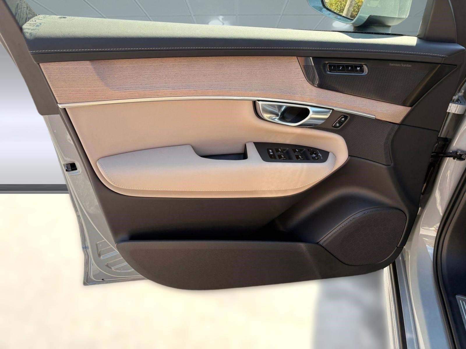 New 2026 Volvo XC90 B6 Plus w/ Protection Package image 21