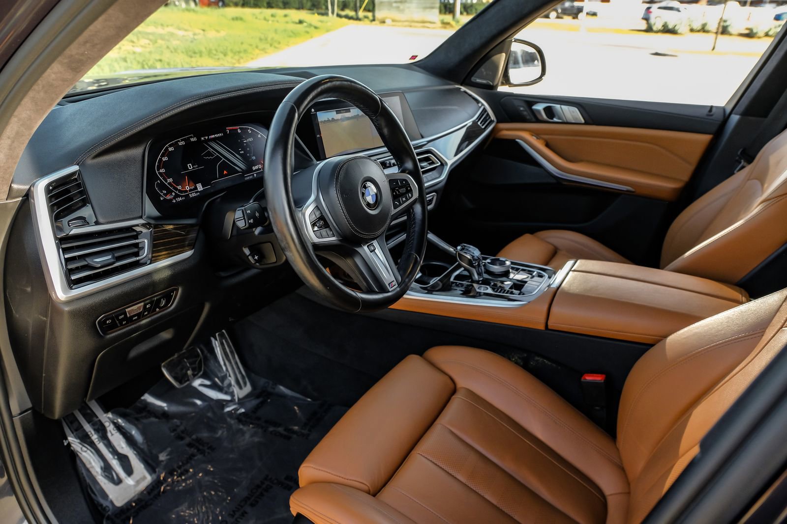 Used 2021 BMW X7 M50i w/ Executive Package image 3