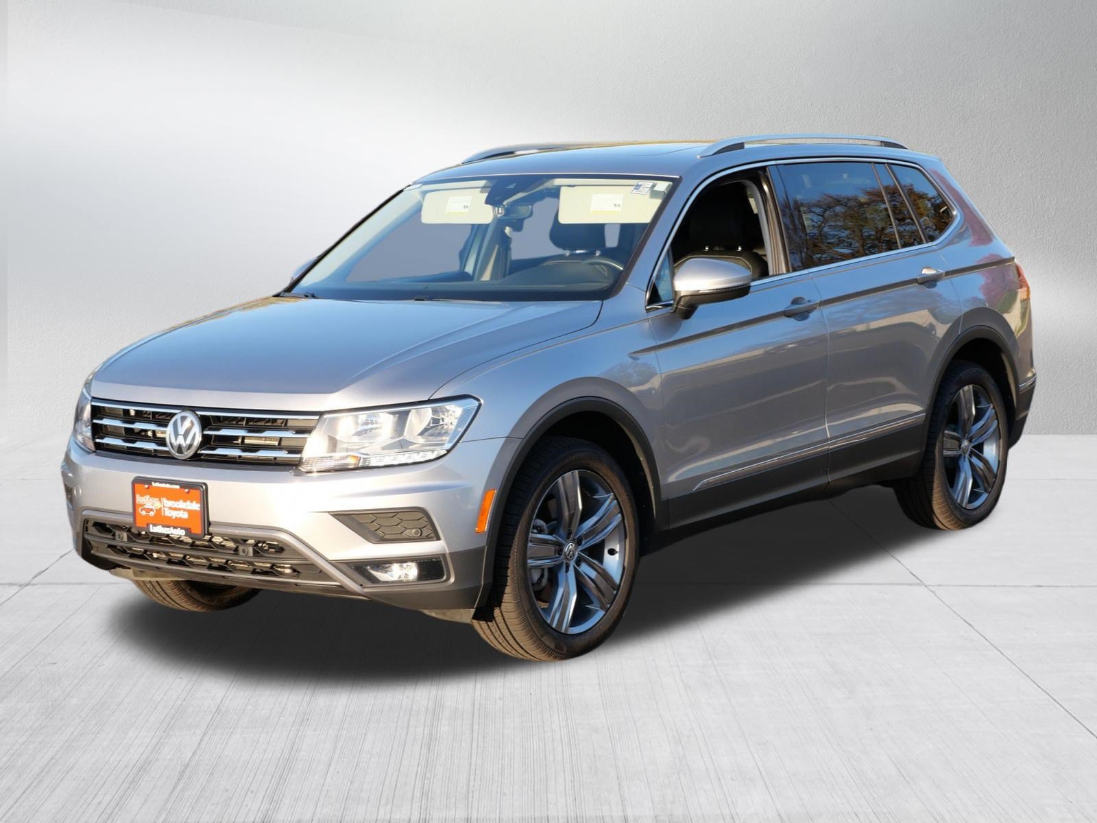 Used 2021 Volkswagen Tiguan SEL w/ 2-Row Tiguan MDO Package AWD/4WD image 3