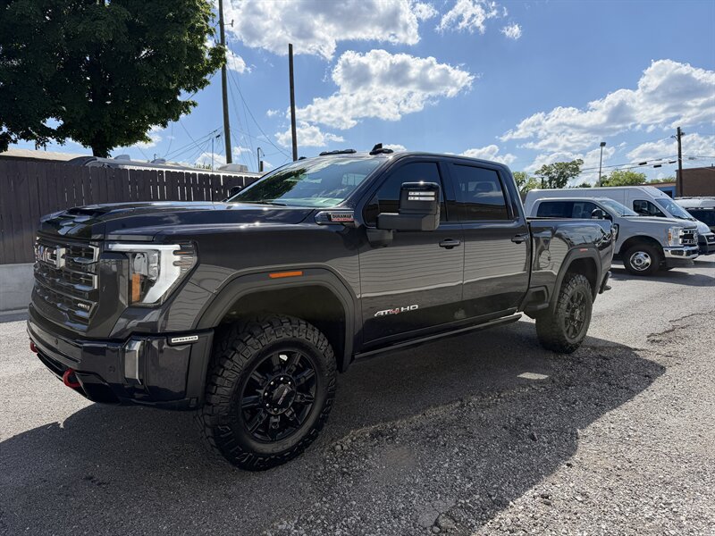 Used 2024 GMC Sierra 2500 AT4 w/ AT4 Preferred Package AWD/4WD image 7