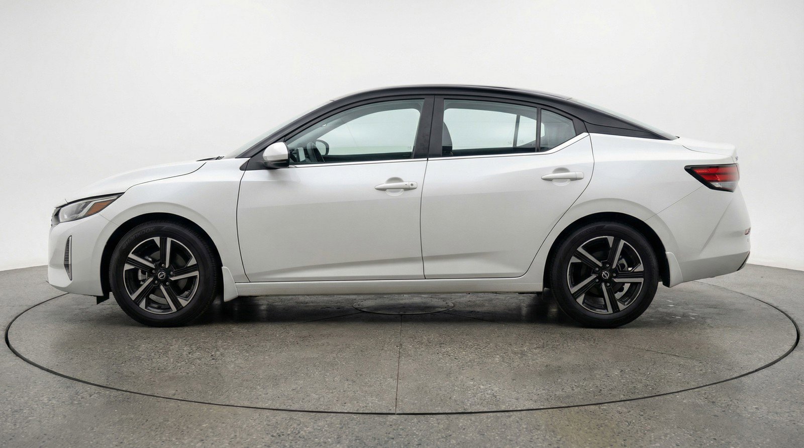 Used 2025 Nissan Sentra SV FWD image 5
