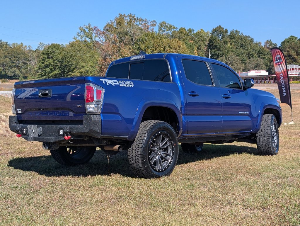 Used 2022 Toyota Tacoma TRD Sport w/ Technology Package AWD/4WD image 5