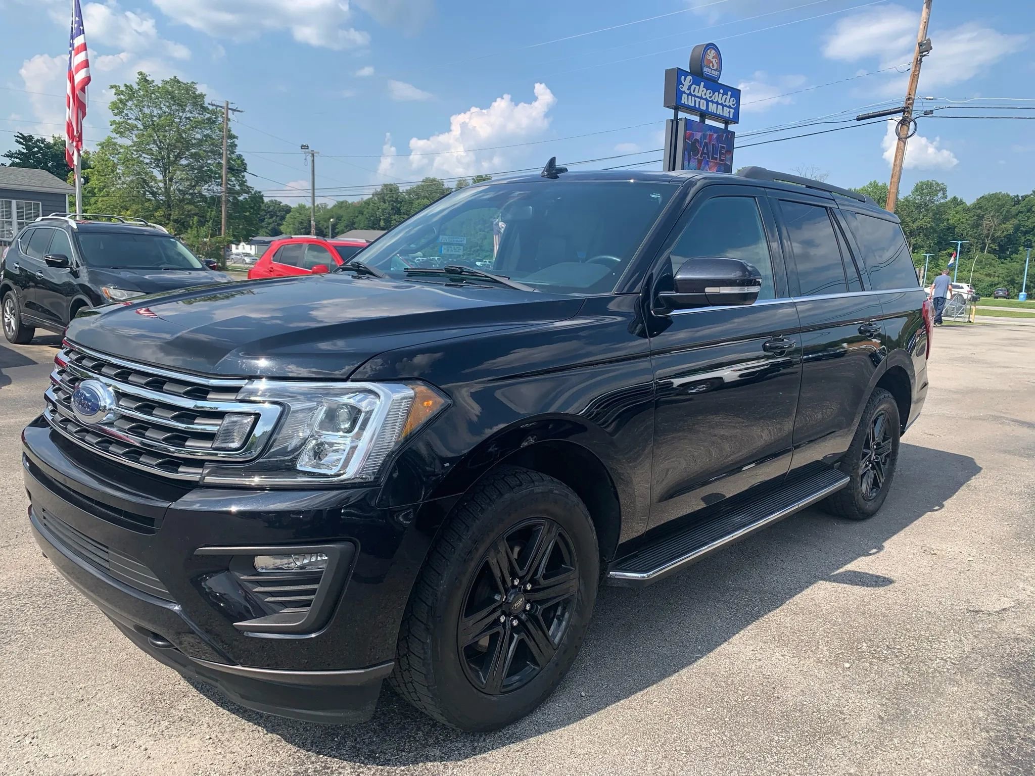 Used 2021 Ford Expedition XLT image 3