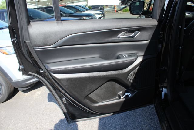 Used 2024 Jeep Grand Cherokee L Altitude AWD/4WD image 20