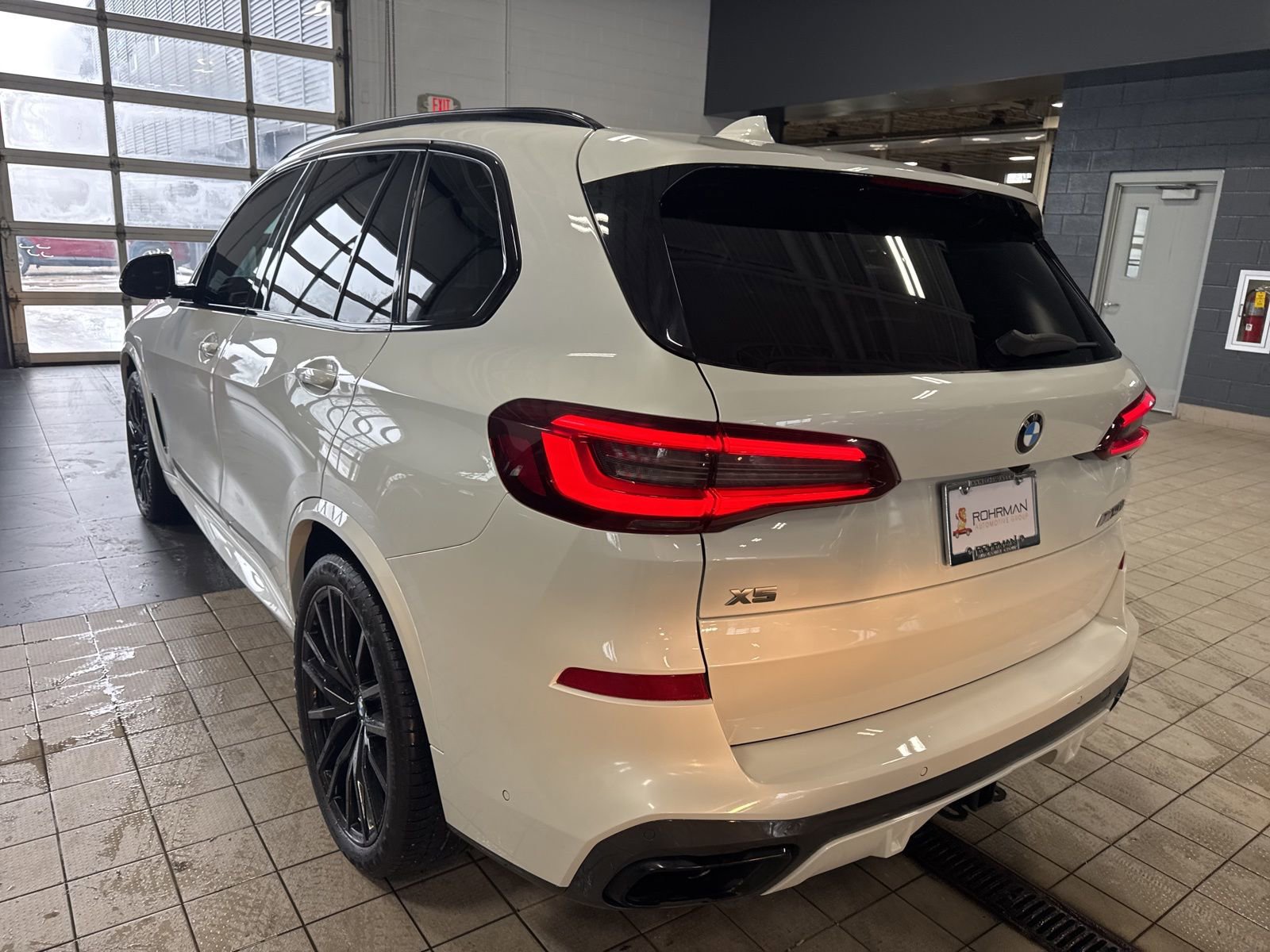 Used 2021 BMW X5 M50i w/ Executive Package image 8