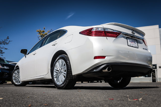 Used 2015 Lexus ES 350 w/ Luxury Package FWD image 2