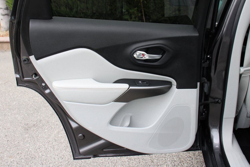 Used 2020 Jeep Cherokee Limited image 31