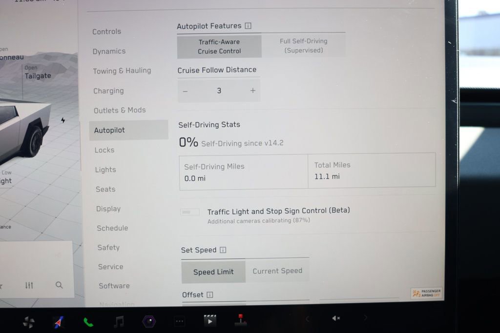 Used 2024 Tesla Cybertruck AWD Crew Cab image 21