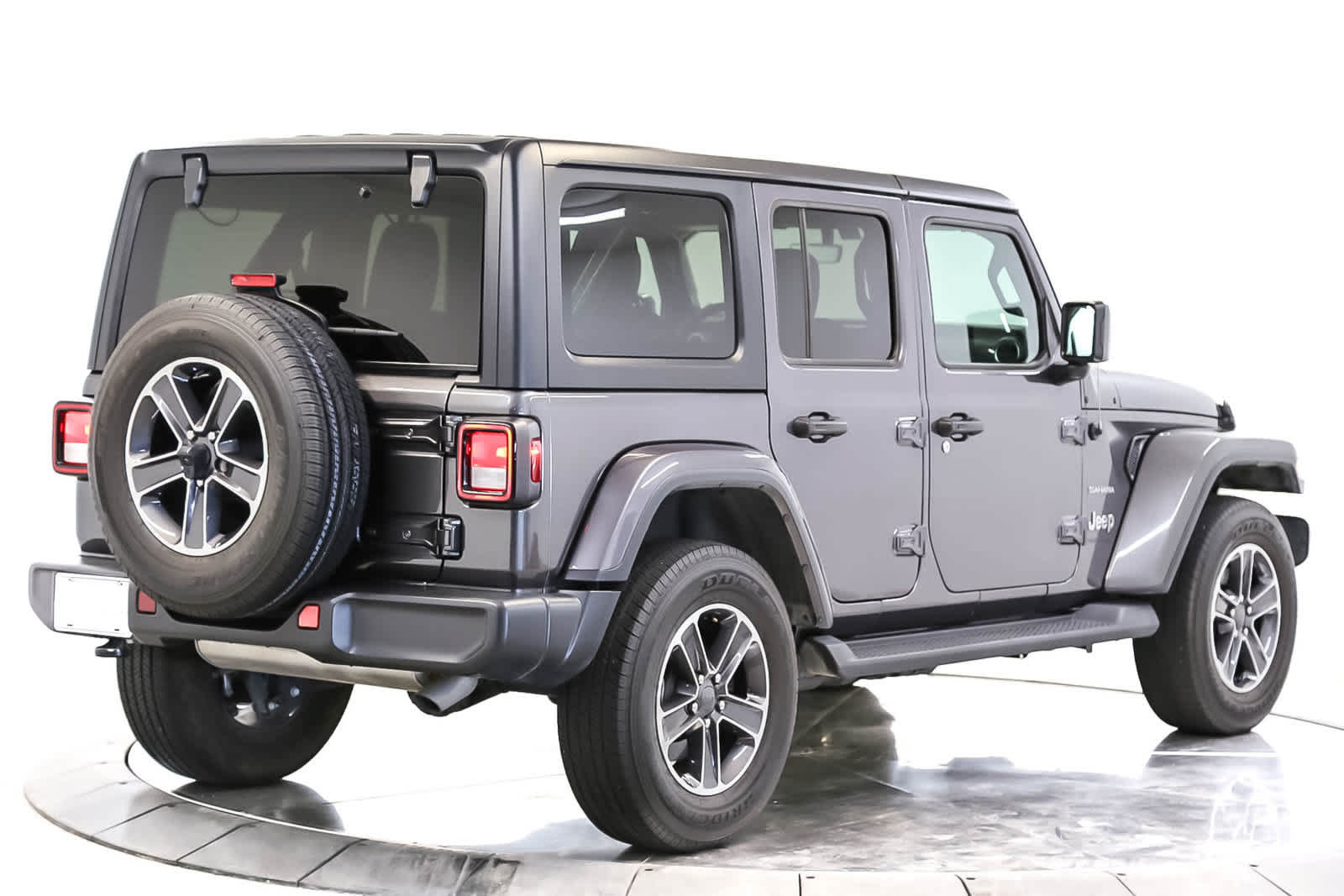 Used 2023 Jeep Wrangler Unlimited Sahara AWD/4WD image 9