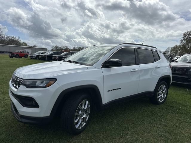 Used 2023 Jeep Compass Latitude image 16