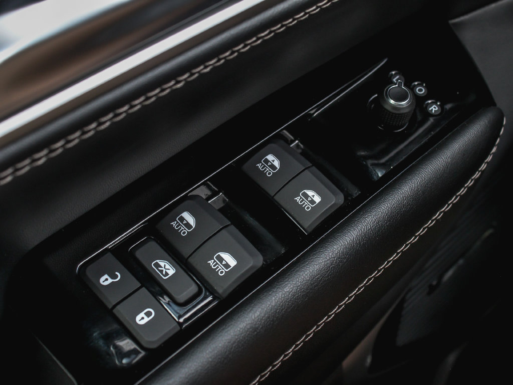 Used 2025 Jeep Wagoneer 4WD image 9