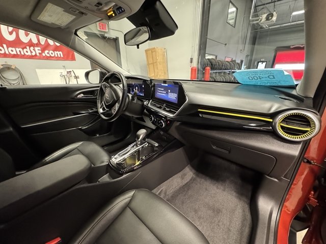 Used 2024 Chevrolet Trax ACTIV w/ Sunroof Package FWD image 12