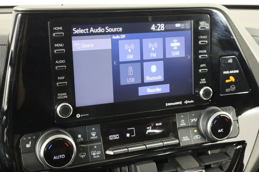 Used 2021 Toyota Highlander XLE image 29