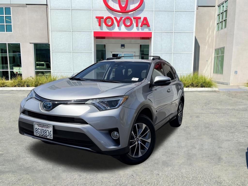 Used 2018 Toyota RAV4 XLE AWD/4WD image 4