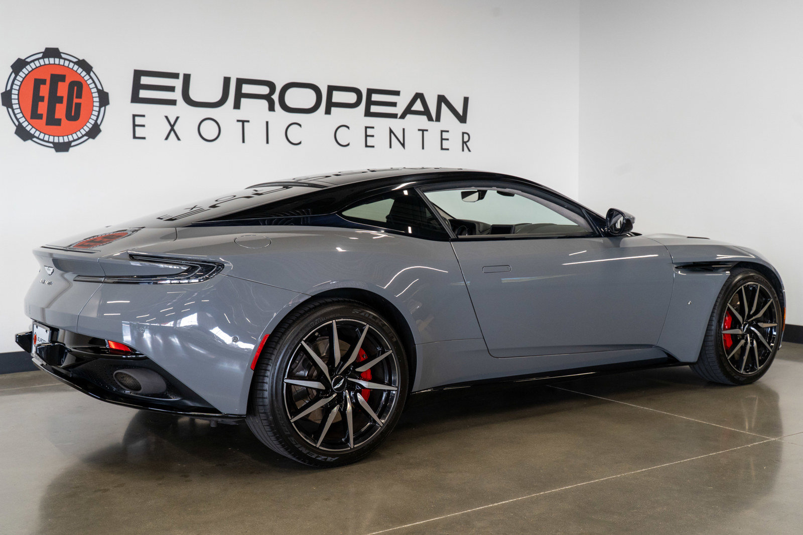 Used 2018 Aston Martin DB11 V12 RWD image 37