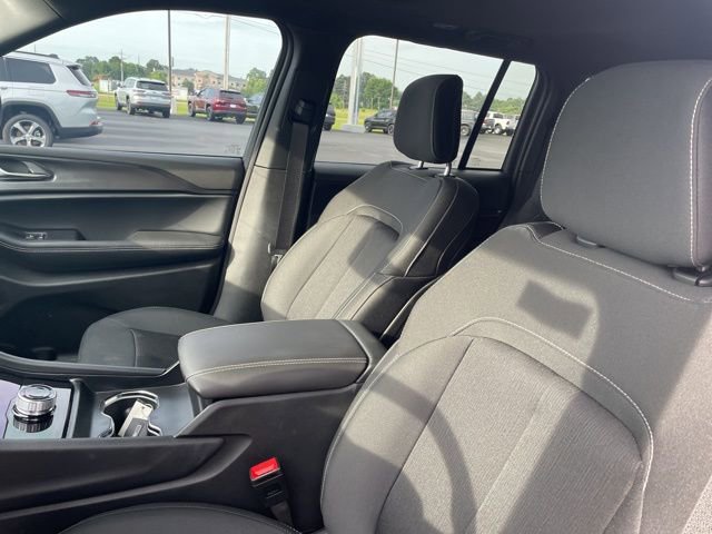 New 2025 Jeep Grand Cherokee Laredo X image 7