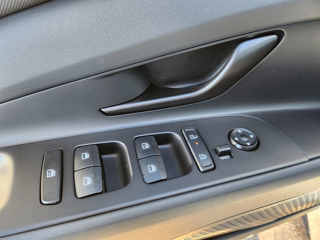 Certified 2026 Hyundai Elantra Sport image 29