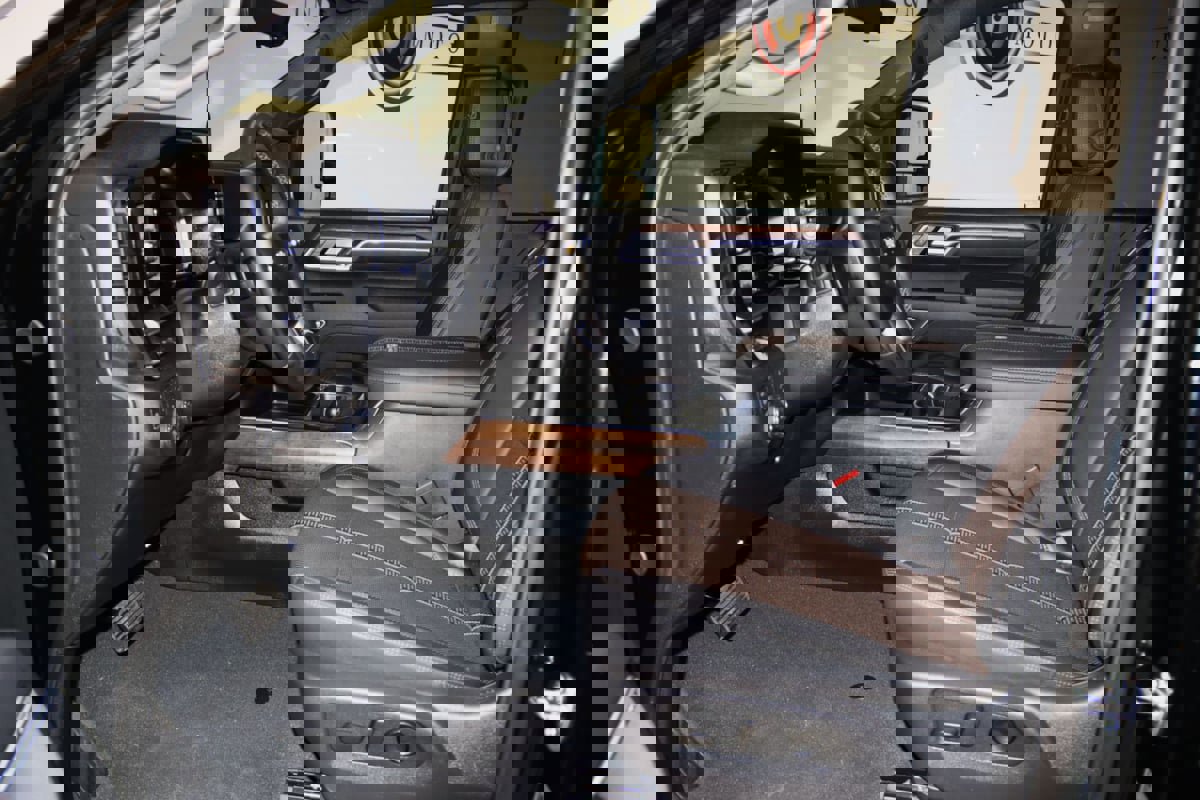 Used 2025 Chevrolet Silverado 2500 High Country w/ Technology Package image 39