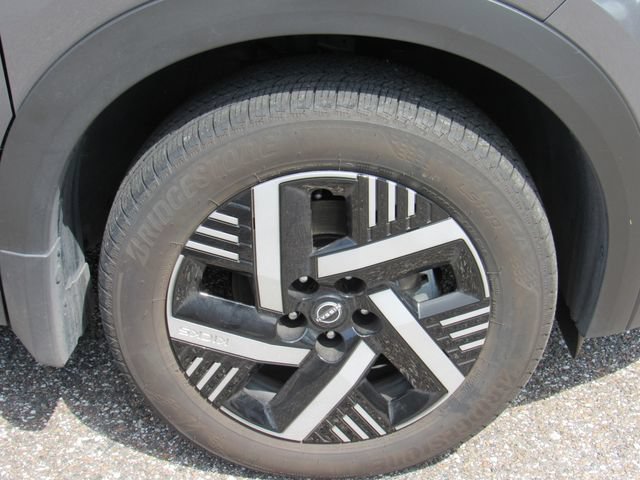Certified 2025 Nissan Kicks SV FWD image 11