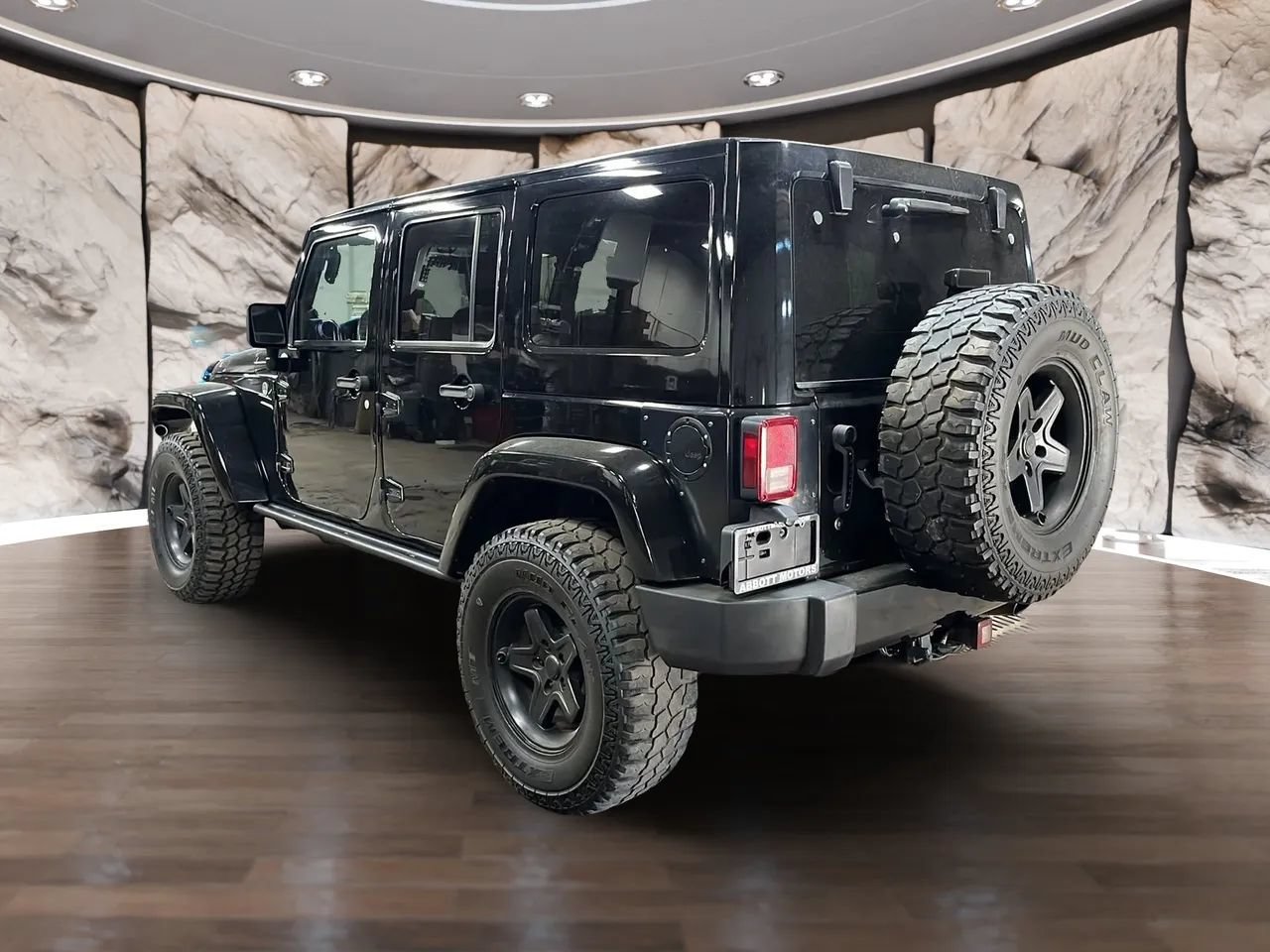 Used 2014 Jeep Wrangler Unlimited Sahara w/ Connectivity Group AWD/4WD image 8