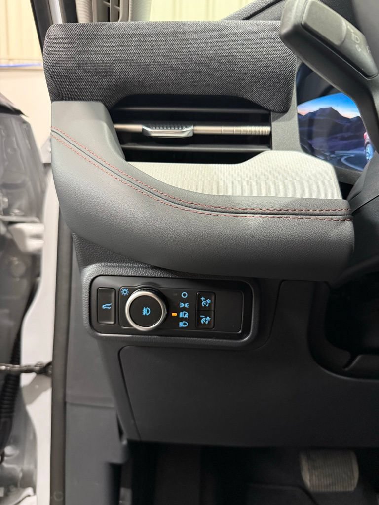 New 2026 Ford Explorer Active w/ Active Comfort Package AWD/4WD image 8