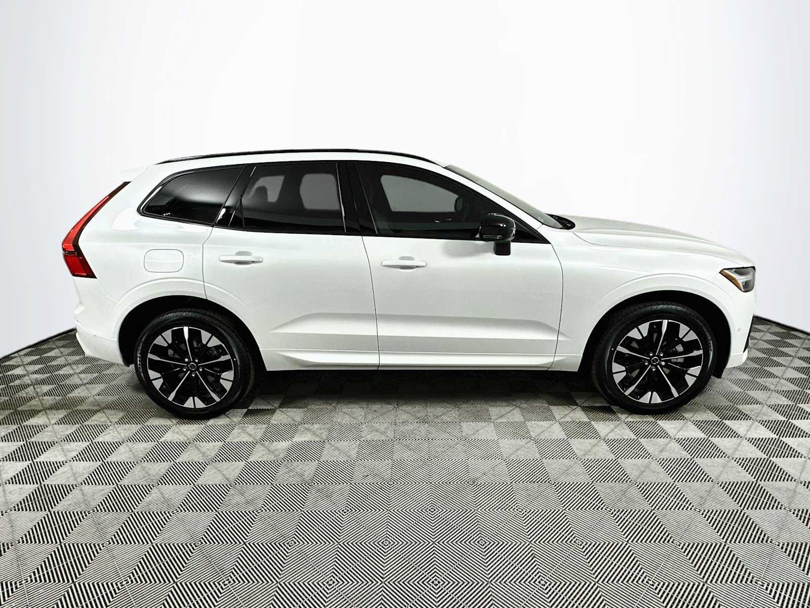 New 2026 Volvo XC60 B5 Plus w/ Protection Package Premier AWD/4WD image 8