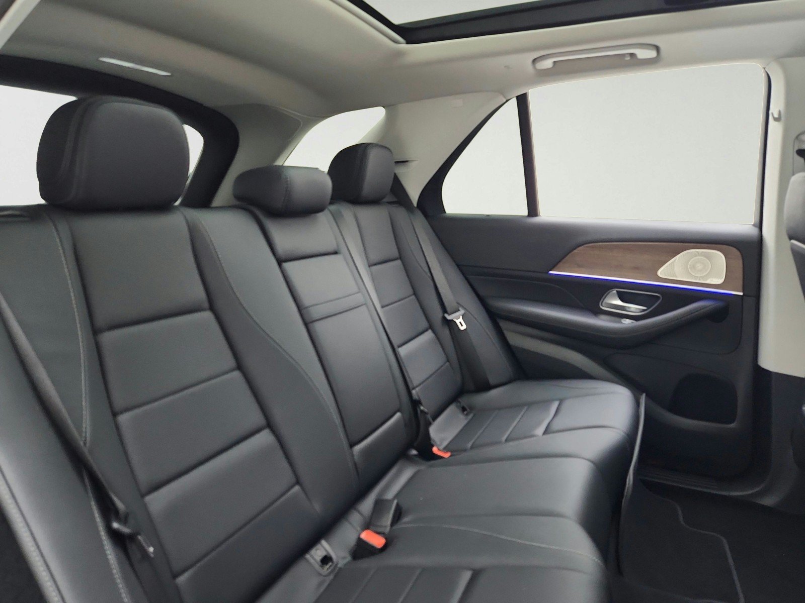 Certified 2025 Mercedes-Benz GLE 350 4MATIC w/ AMG Line Exterior image 28