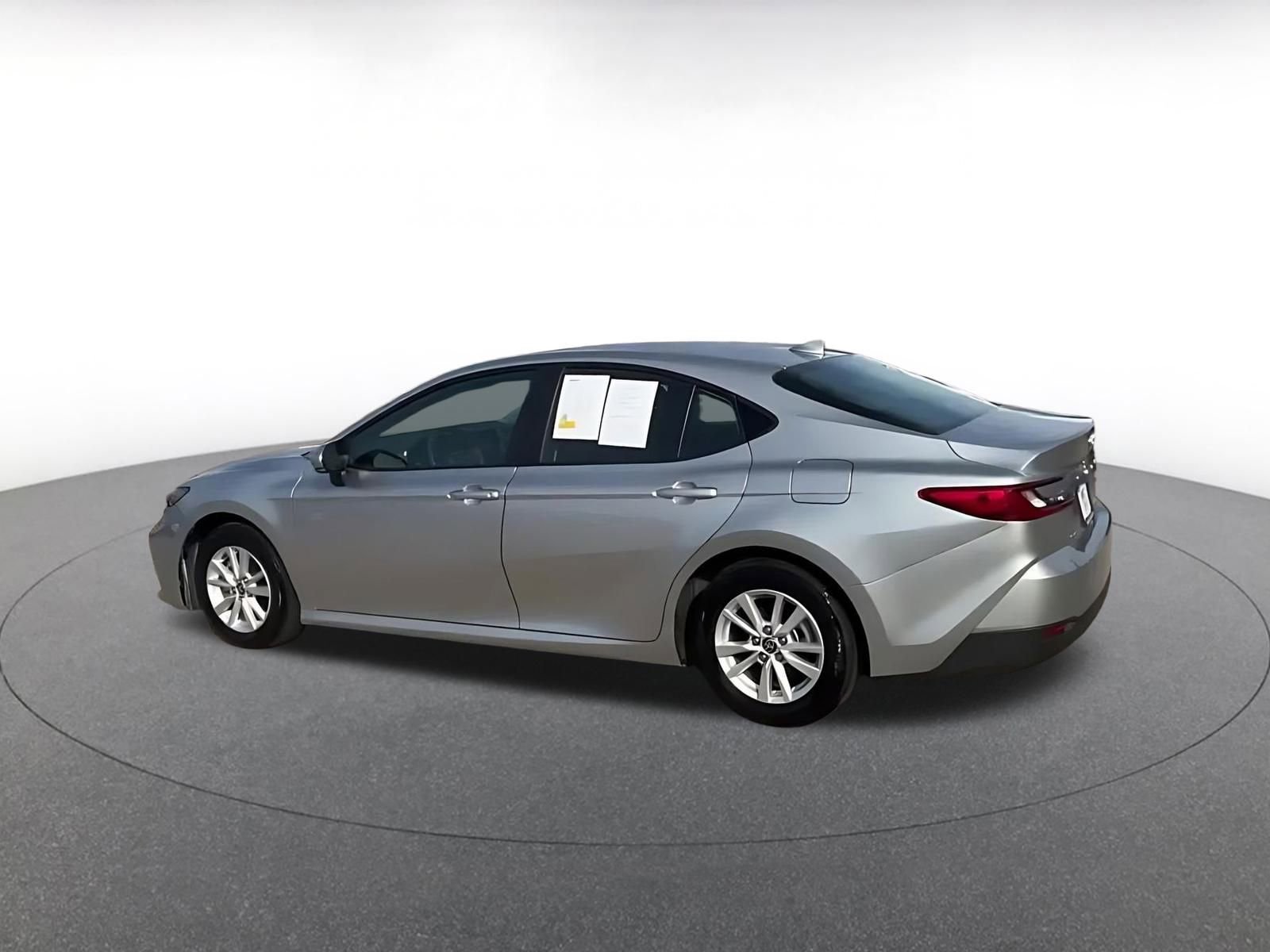 Used 2025 Toyota Camry LE image 10