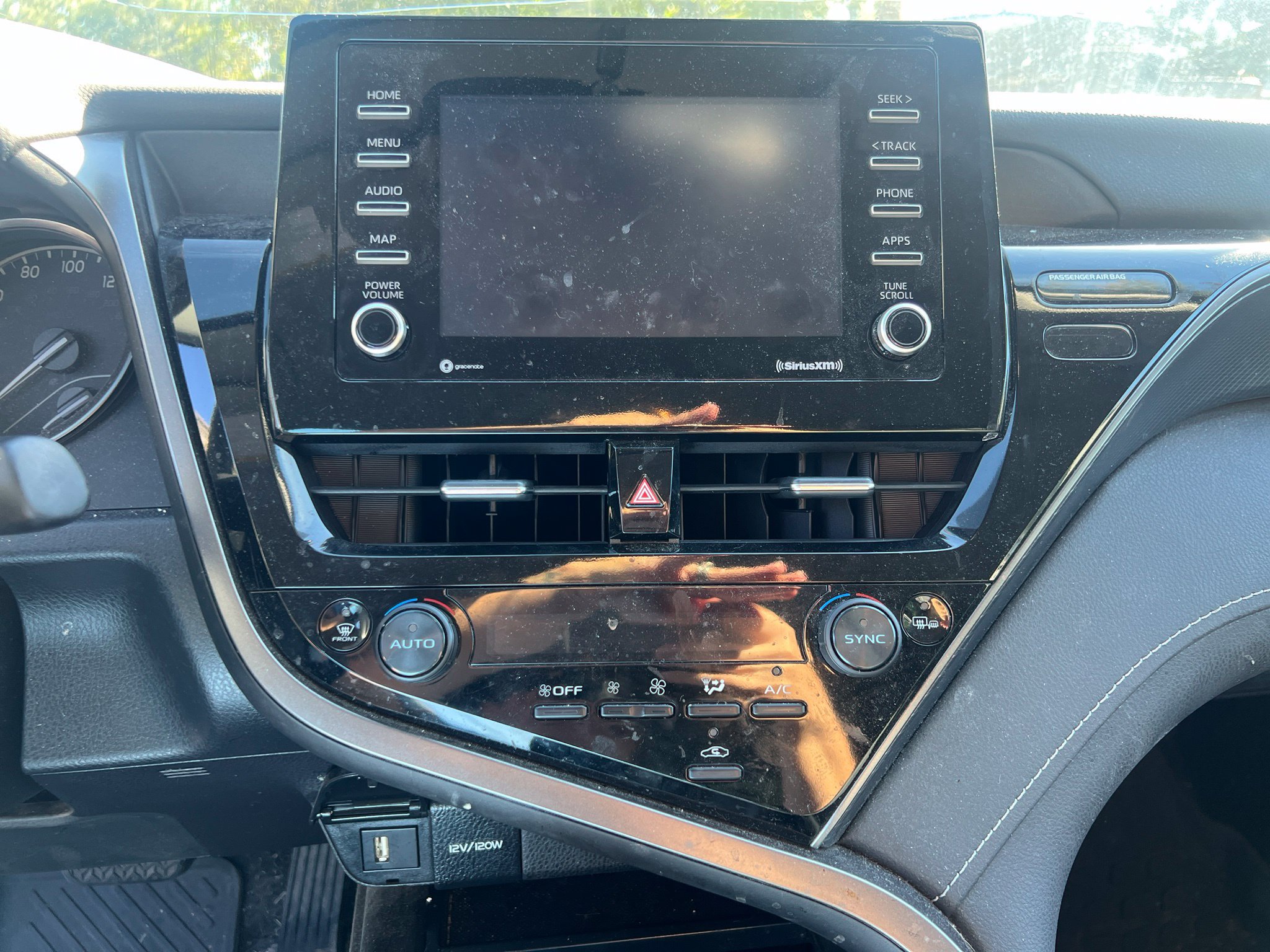 Used 2022 Toyota Camry SE FWD image 16